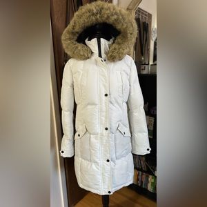 TOKYO LAUNDRY white down zip up puffer snow and ski coat with fur lined hood